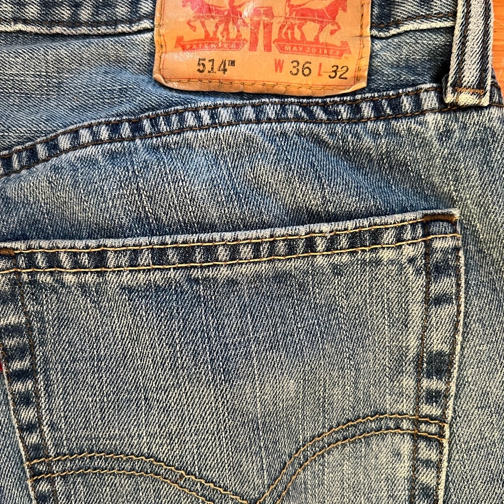 Levi’s 514 36x32, zipper-fly, soft and worn in.